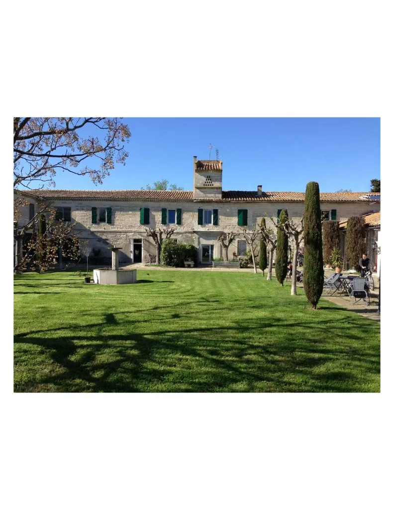 un mas en provence.webp